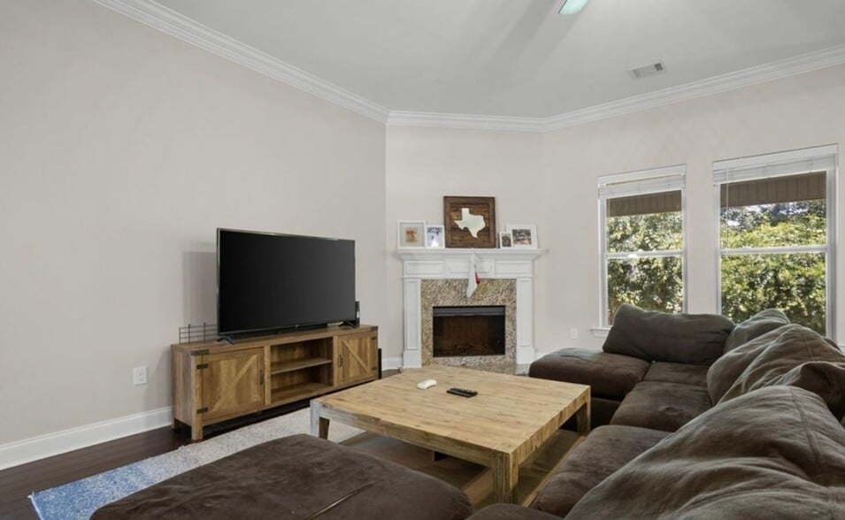Building Photo - 11656 Brookstone Dr