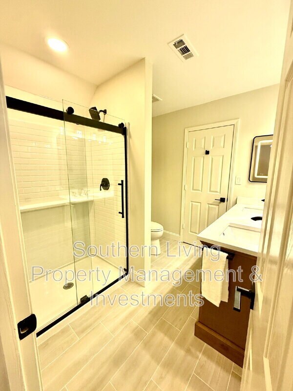 Building Photo - 8811 Roseton Ln