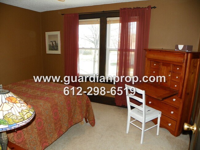 Building Photo - House on Corner Lot Available October 1st, Updated Kitchen/Bath, Fenced Yard, Back Deck, 2 Car Ga...