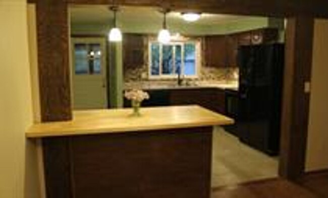 Building Photo - 106 Elmwood Dr