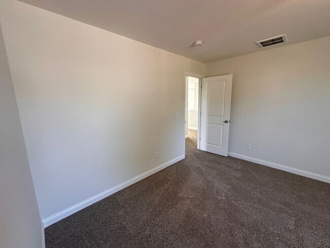 Building Photo - 2024-Built Beautiful 4-Bedroom and 3.5 Bat...