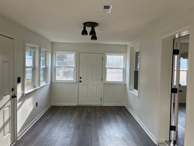 Building Photo - 1859 US-158