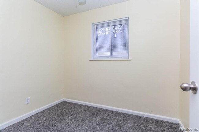 Building Photo - 9712 Cherokee St