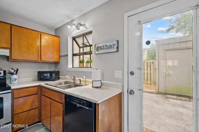 Building Photo - 420 Cobblestone Dr