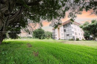 Building Photo - 4166 Inverrary Dr
