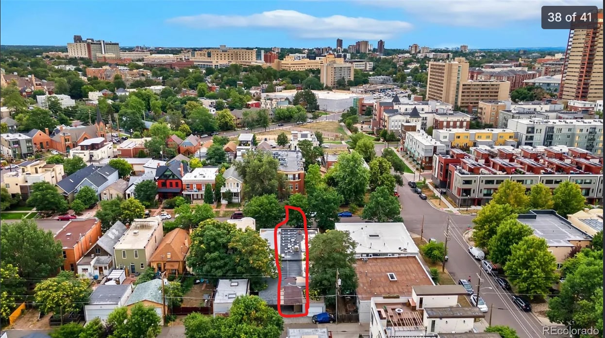 Building Photo - 2419 Tremont Pl