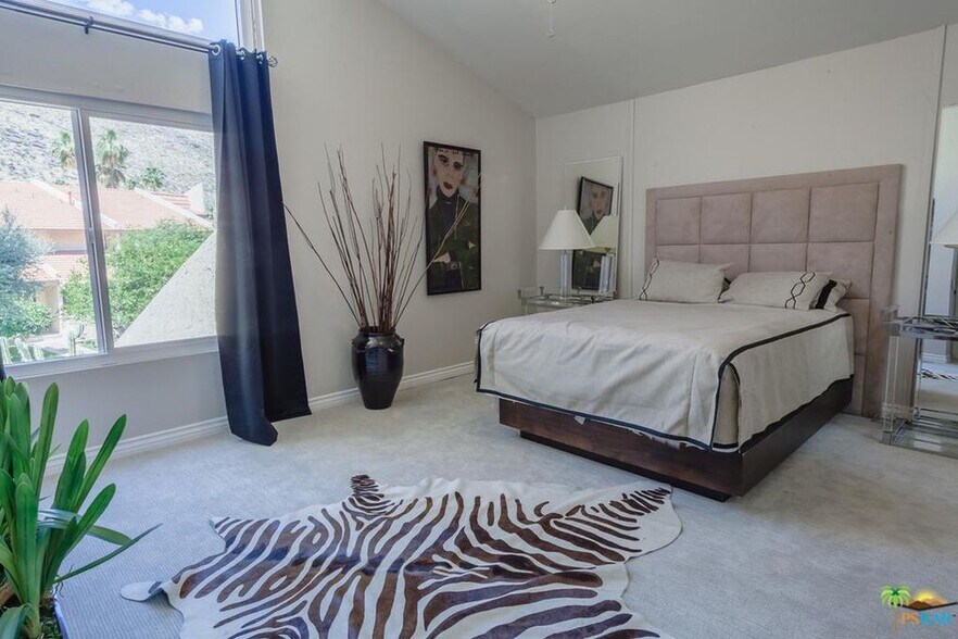 Building Photo - 2600 S Palm Canyon Dr