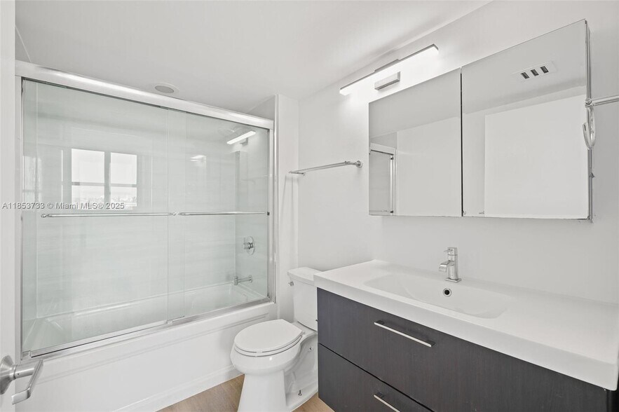 Building Photo - 650 West Ave