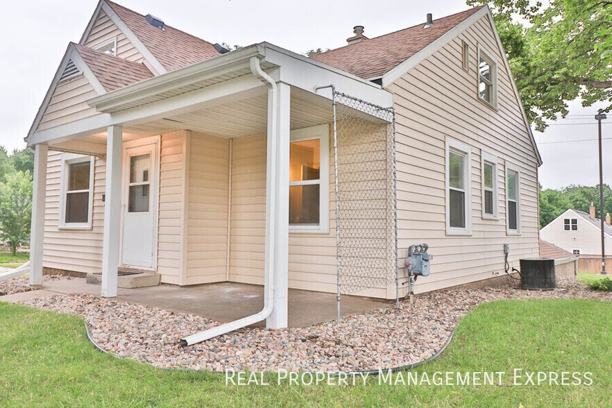 Building Photo - Charming 4 Bedroom 2.5 Bath near Sanford