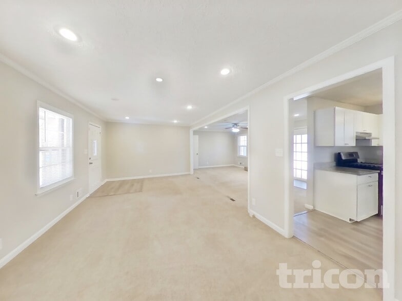 Building Photo - 430 Beaumont Dr SW