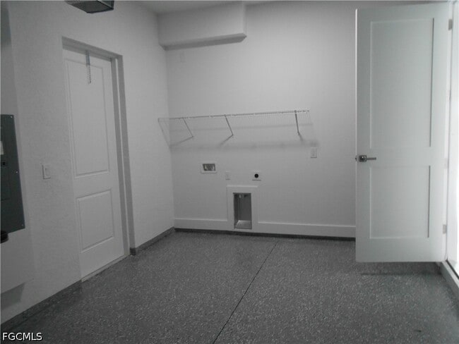 Building Photo - 320 Poplar St