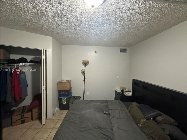 Building Photo - 1100 St Charles Pl