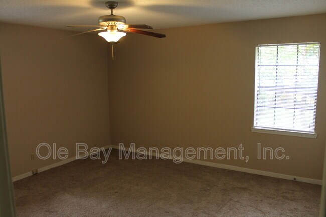 Building Photo - 2010 Sky Vista Dr W