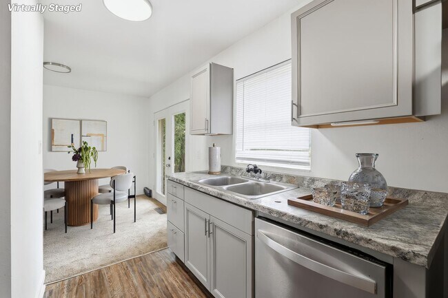 Building Photo - 204 Juniper Dr
