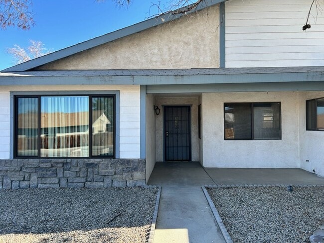 Building Photo - PLEASE CONTACT VAUGHN REALTY TO SET UP AN APPOINTMENT (760)446-6561