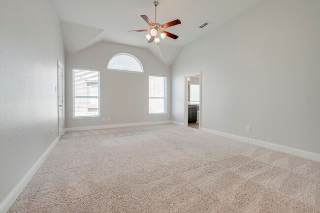 Building Photo - Welcome to this beautiful 4-bedroom, 3.5-b...