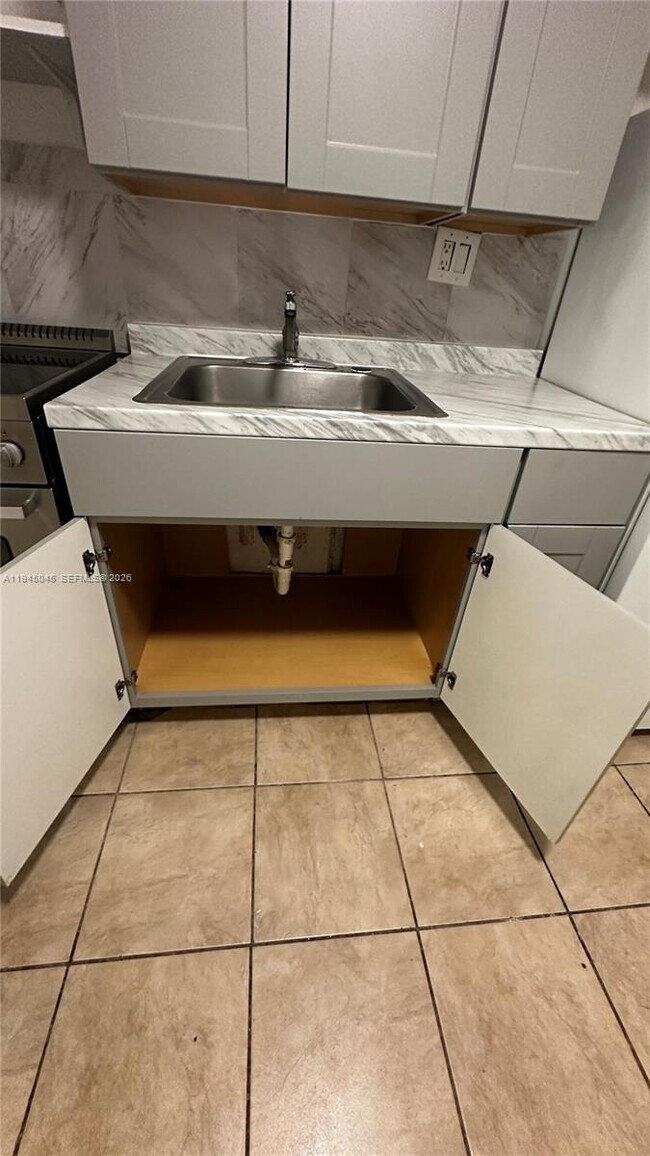 Building Photo - 732 Moffett St