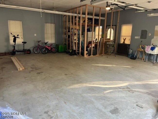 Building Photo - 479 Line Rd