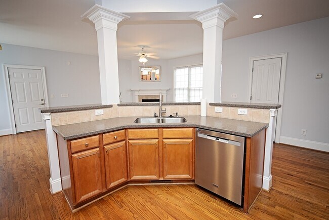 Building Photo - 856 Harborside Ln