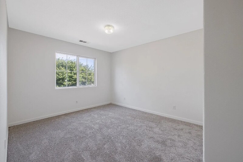 Building Photo - 3225 N Mendonca St