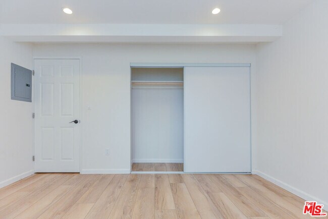 Building Photo - 1855 Euclid St