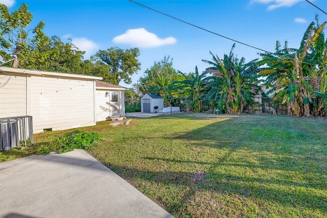 Building Photo - 138 E Rocky Creek Rd