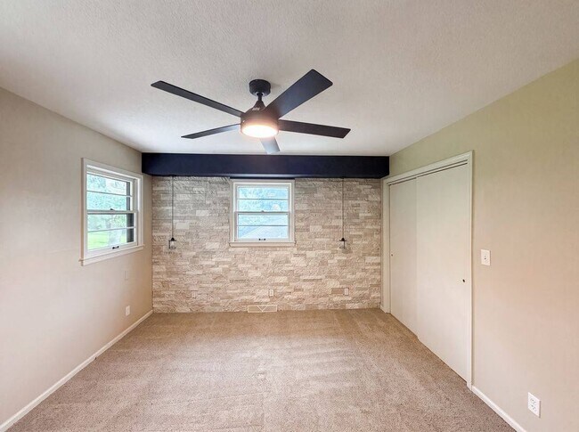 Building Photo - 4321 NW Briarcliff Ln
