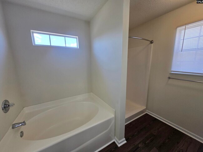 Building Photo - 132 Fox Grove Cir