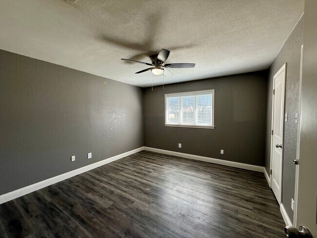Building Photo - So many Amenities!