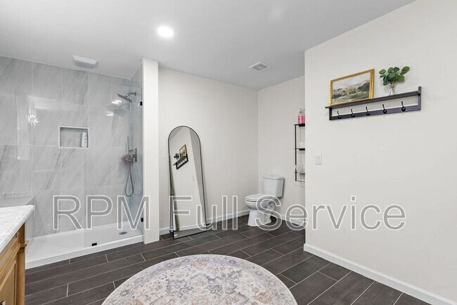 Building Photo - 1025 42nd Ave N