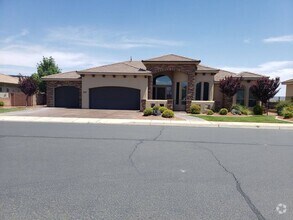 Building Photo - Home Near Sunbrook Golf Course - Dog Friendly