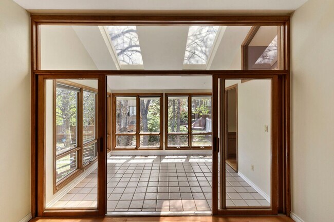 Building Photo - Outstanding Heritage Greens residence that features a spacious and airy layout that blends tradit...