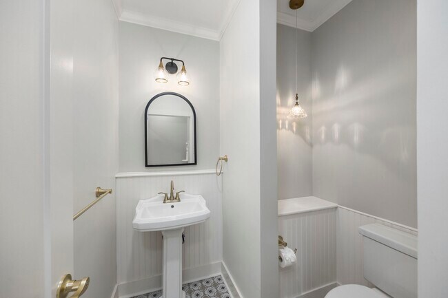 Building Photo - 6411 Illinois St