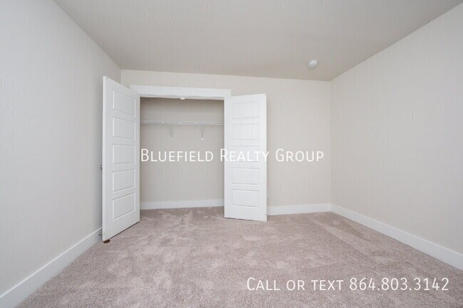 Building Photo - 69 Galley Ln