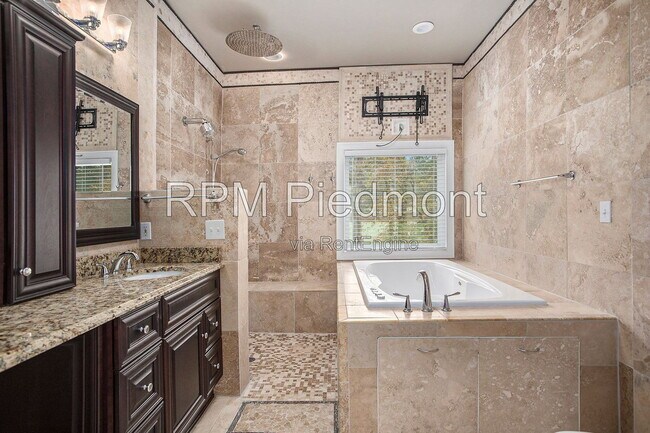 Building Photo - 630 Pine Point Trce