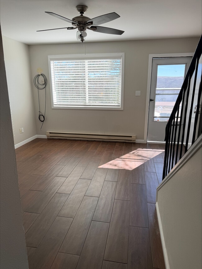 Building Photo - 1327B 9th W Ave