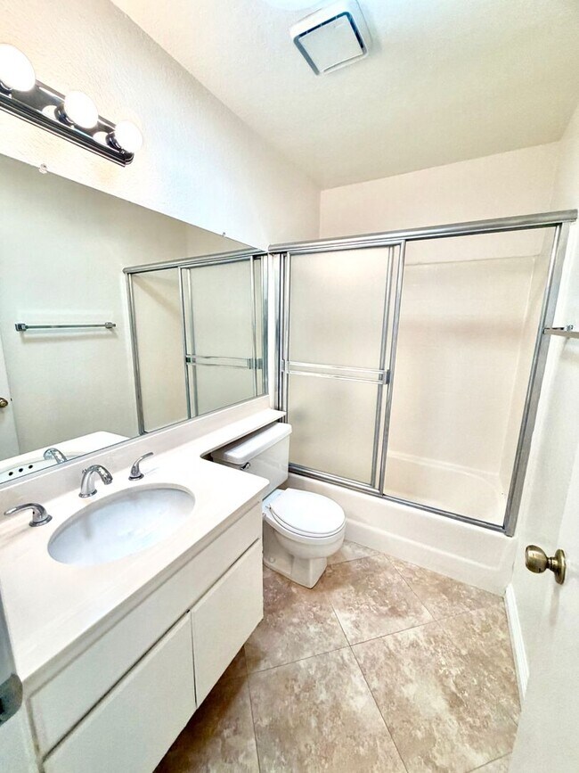 Building Photo - 3 Bedroom spacious home in Irvine (Northwood Glen)