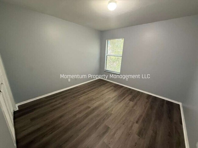 Building Photo - BEAUTIFUL REMODELED 3/2 IN CLEARWATER!! AVAILABLE FOR IMMEDIATE MOVE IN!!