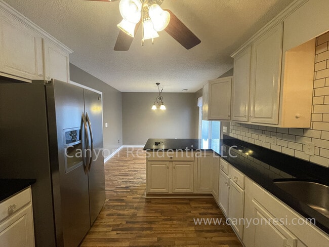 Building Photo - Beautiful 3b Room!Move in ready!