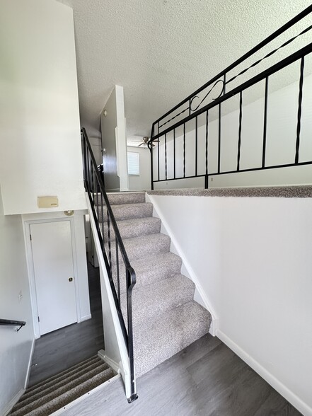 Entryway - 1412 Kay St