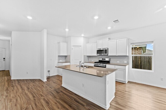 Building Photo - 129 Escondido Cir