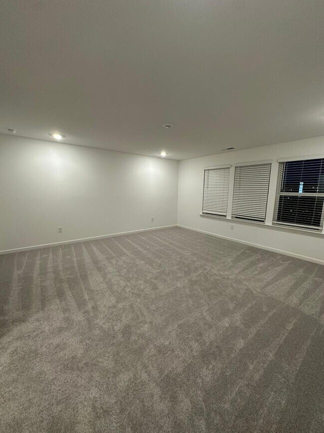 Building Photo - 2482 Van Fleet Cir