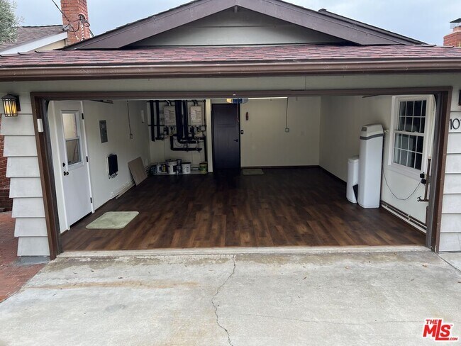 Building Photo - 1019 Camino Real