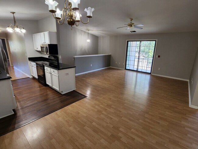 Building Photo - 3 bedroom Kenosha condo