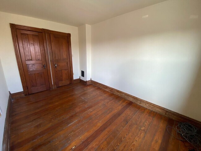 Building Photo - 739 N 5th St