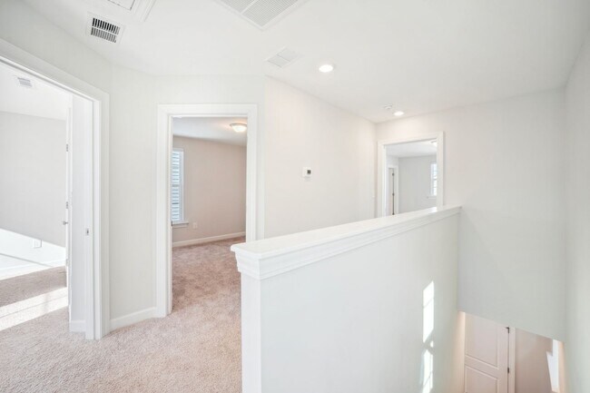 Building Photo - 268 Pansy Pk