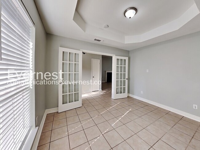 Building Photo - 4 Bed/2 Bath Home with Fenced Yard and Attached Garage / 4 Bed, 2 Bath / Pet-friendly / Available...
