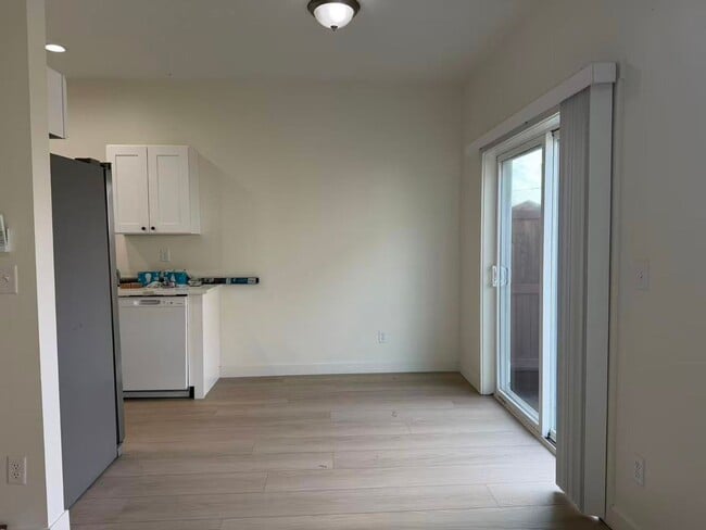 Building Photo - 1926 SW Washington St