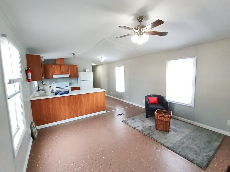 Building Photo - 31 Deerwood Park