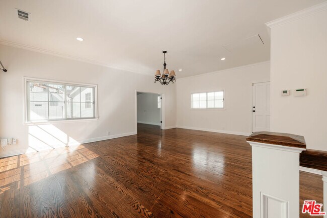 Building Photo - 308 19th St
